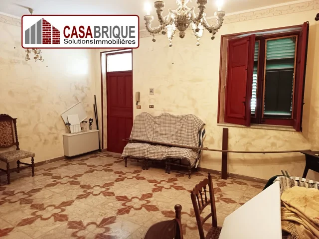 Appartamenti in Vendita - Villa indipendente panoramica con giardino e box auto