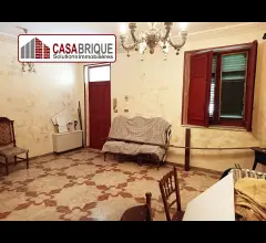 Appartamenti in Vendita - Villa indipendente panoramica con giardino e box auto
