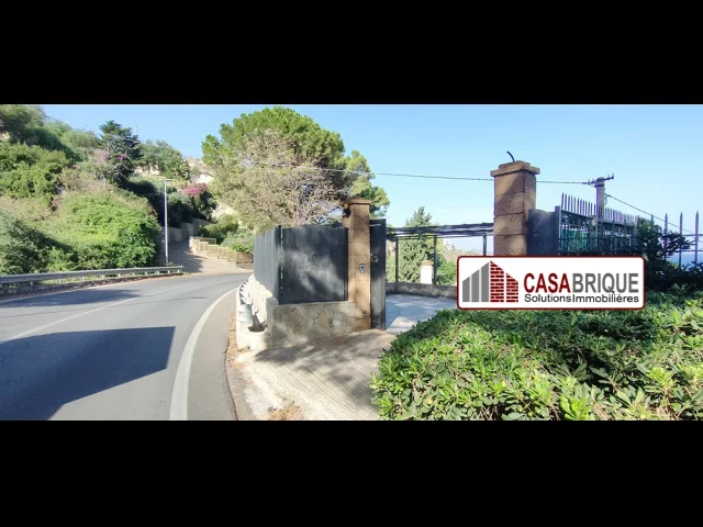 Villa unifamiliare, due unità indipendenti fronte mare