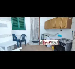 Appartamenti in Vendita - Villa unifamiliare, due unità indipendenti fronte mare
