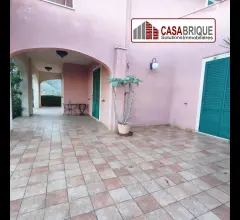 Villa indipendente con piscina in affitto ad altavilla