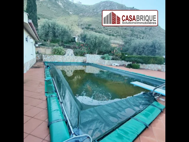 Appartamenti in Vendita - Villa indipendente con piscina in affitto ad altavilla