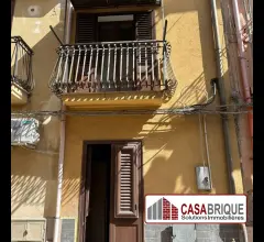 Palazzina indipendente su tre livelli in centro a ficarazzi