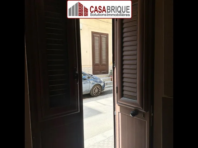 Appartamenti in Vendita - Palazzina indipendente su tre livelli in centro a ficarazzi