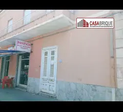Appartamenti in Vendita - Appartamento luminoso in corso filangeri  -  santa flavia