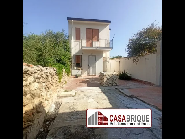Appartamenti in Vendita - Villa indipendente in vendita a carini - via a. vespucci