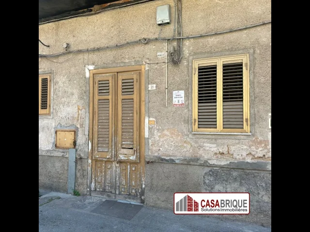 Appartamenti in Vendita - Bilocale da ristrutturare in centro a ficarazzi