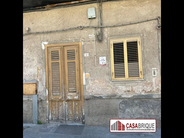 Appartamenti in Vendita - Bilocale da ristrutturare in centro a ficarazzi