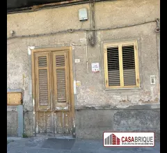 Appartamenti in Vendita - Bilocale da ristrutturare in centro a ficarazzi