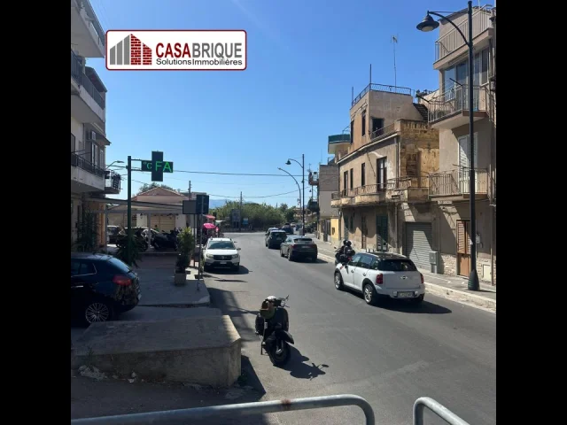 Appartamenti in Vendita - Bilocale da ristrutturare in centro a ficarazzi