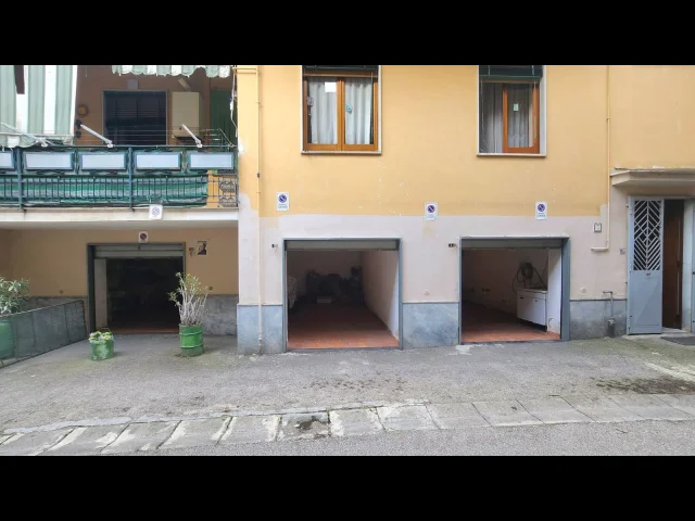 Appartamenti in Vendita - Fabbricato indipendente bifamiliare