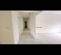 Appartamenti in Vendita - Ampio 4 vani con box auto