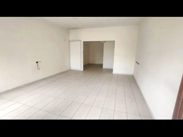 Appartamenti in Vendita - Ampio 4 vani con box auto