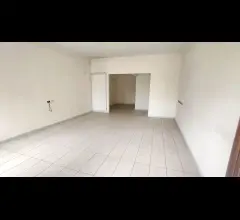 Appartamenti in Vendita - Ampio 4 vani con box auto
