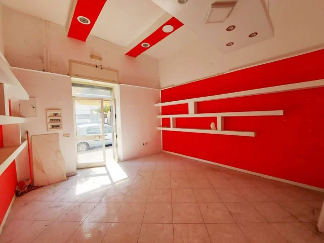 Appartamenti in Vendita - Locale commerciale in via amendola 64