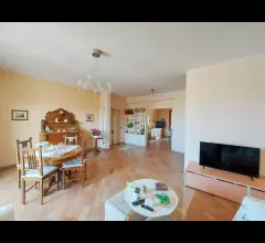 Appartamenti in Vendita - Ampio 4 vani con accessori