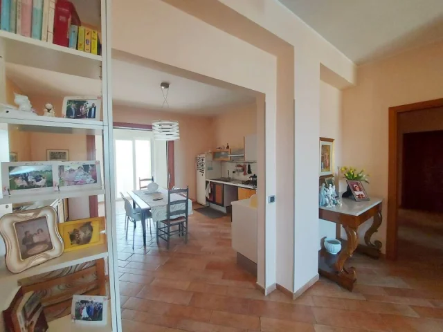 Appartamenti in Vendita - Ampio 4 vani con accessori