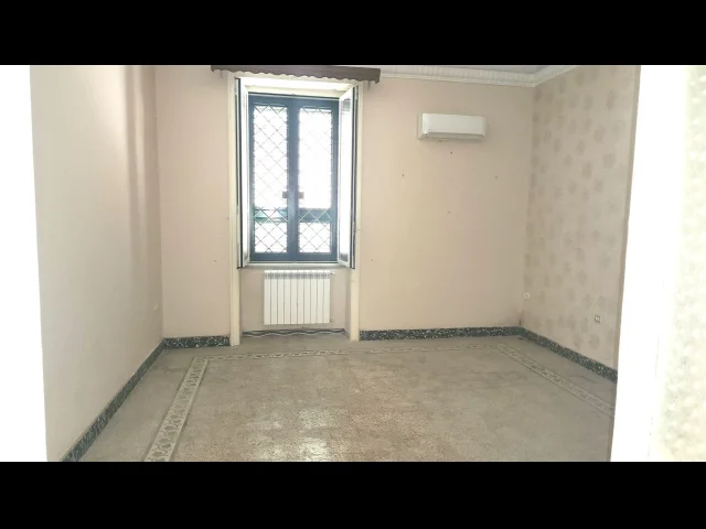 Ampio appartamento per uso ufficio