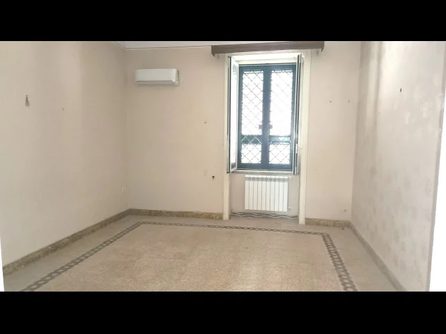 Appartamenti in Vendita - Ampio appartamento per uso ufficio