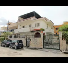 Villa su quattro livelli con seminterrato carrabile