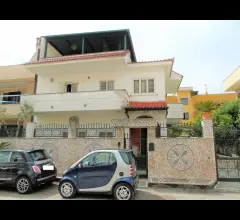 Appartamenti in Vendita - Villa su quattro livelli con seminterrato carrabile
