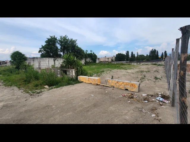 Appartamenti in Vendita - Terreno edificabile uso residenziale