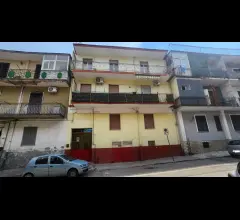 Appartamenti in Vendita - 3 vani più accessori con doppia balconata