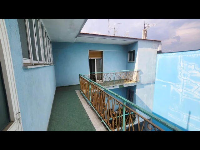 Appartamenti in Vendita - 3 vani più accessori con doppia balconata