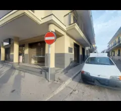 Appartamenti in Vendita - Locale 55 mq adiacente corso principale