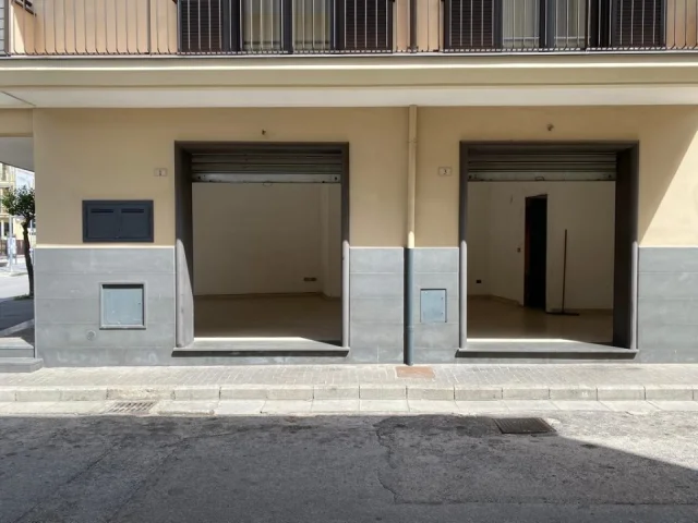 Appartamenti in Vendita - Locale 55 mq adiacente corso principale
