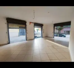 Appartamenti in Vendita - Locale 55 mq adiacente corso principale