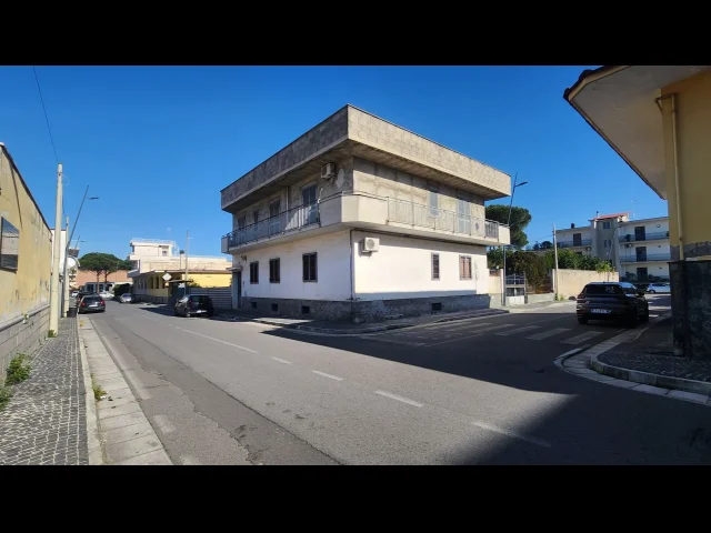 Appartamenti in Vendita - Fabbricato con ampio spazio