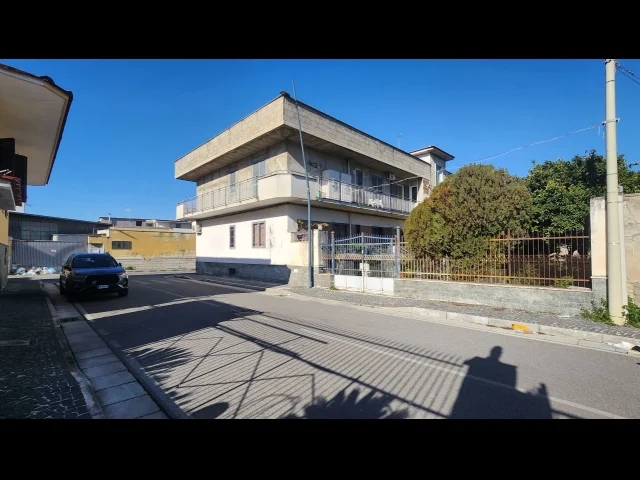 Appartamenti in Vendita - Fabbricato con ampio spazio