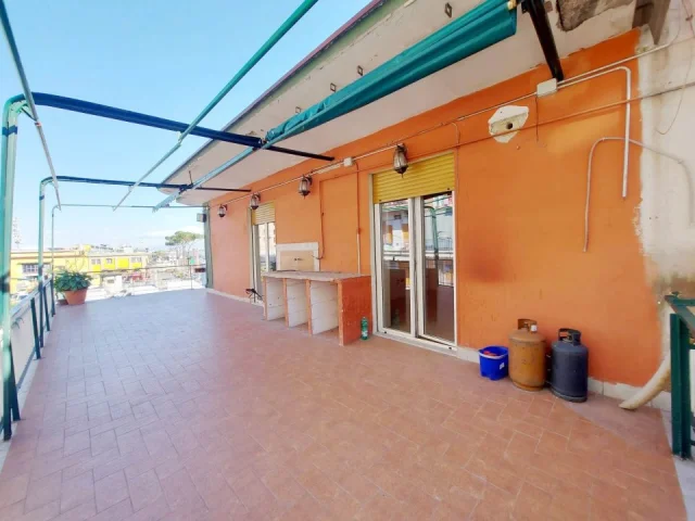 Appartamento con terrazzo a livello e tripla esposizione