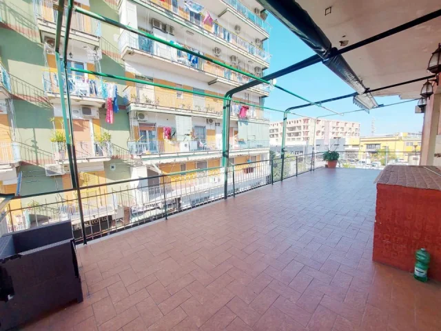 Appartamenti in Vendita - Appartamento con terrazzo a livello e tripla esposizione