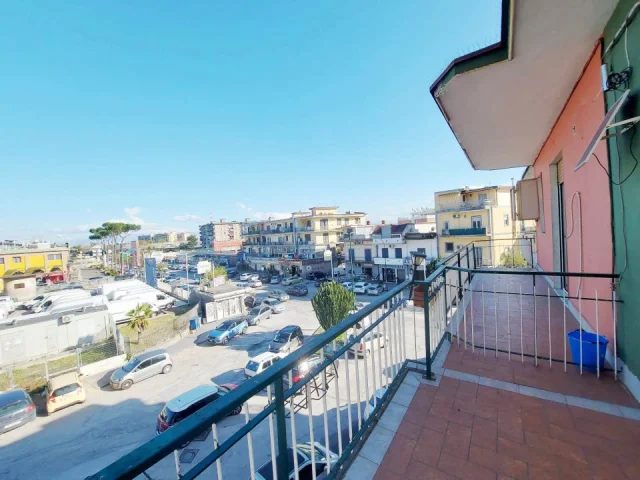 Appartamenti in Vendita - Appartamento con terrazzo a livello e tripla esposizione