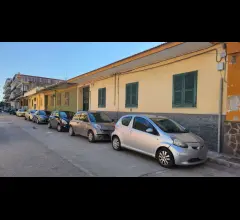 Appartamenti in Vendita - Fabbricato con cortile, giardino e cantinato