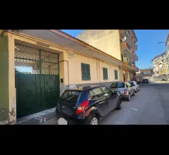 Appartamenti in Vendita - Fabbricato con cortile, giardino e cantinato