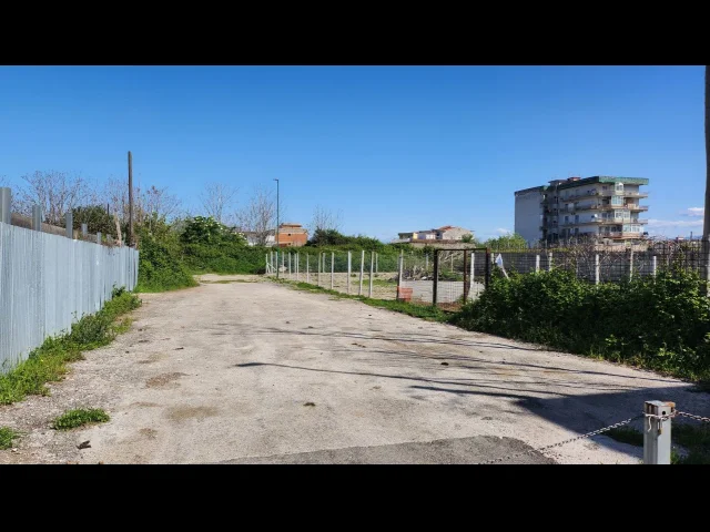 Appartamenti in Vendita - Terreno di 857 mq recintato