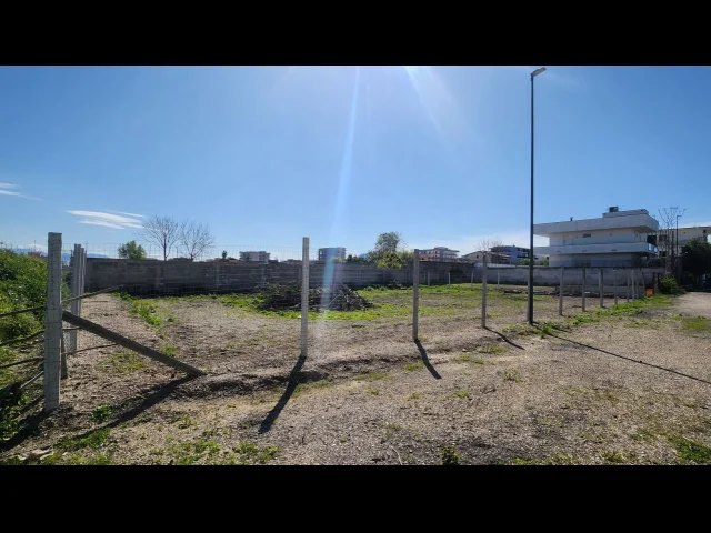 Appartamenti in Vendita - Terreno di 857 mq recintato
