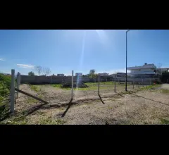Appartamenti in Vendita - Terreno di 857 mq recintato