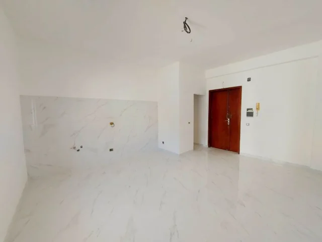 Bilocale ristrutturato con box auto