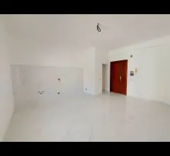 Bilocale ristrutturato con box auto