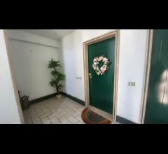 Appartamenti in Vendita - Ampio appartamento con terrazzo, box auto e posto  auto