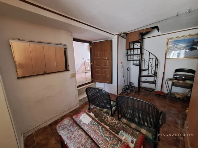 Appartamenti in Vendita - Rustico con terreno