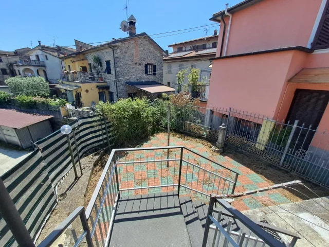 Appartamenti in Vendita - Rustico con terreno