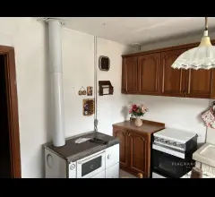 Appartamenti in Vendita - Casa in sasso di paese con orto