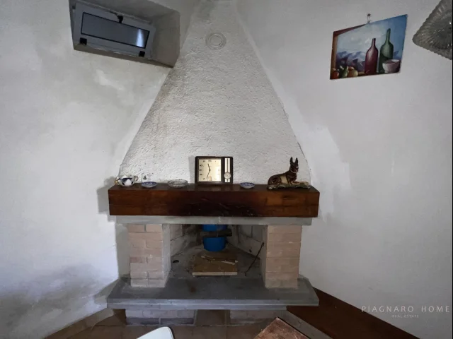 Appartamenti in Vendita - Rustico in pietra con terreno