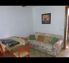 Appartamenti in Vendita - Rustico in pietra con terreno