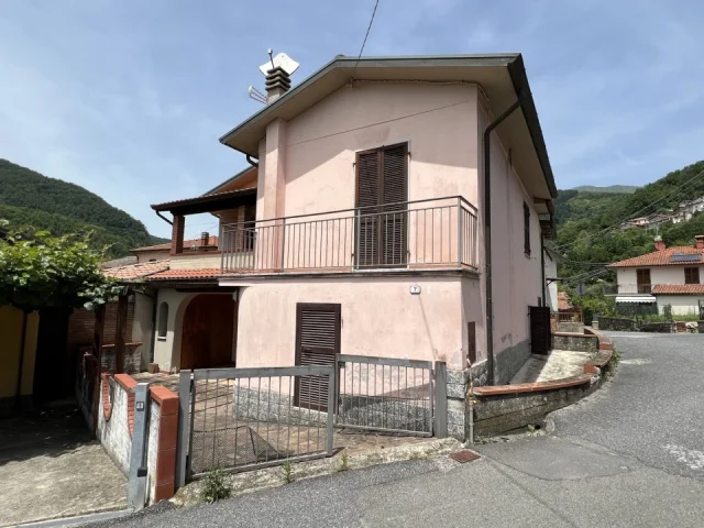 Appartamenti in Vendita - Casa semindipendente